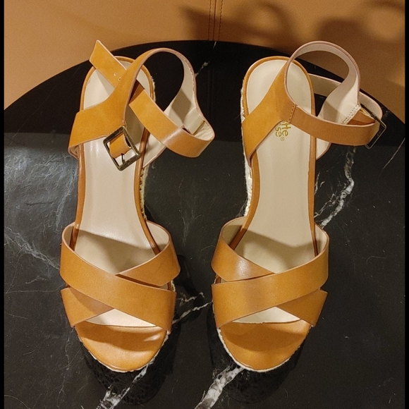 Tan wedges - Picture 3 of 4